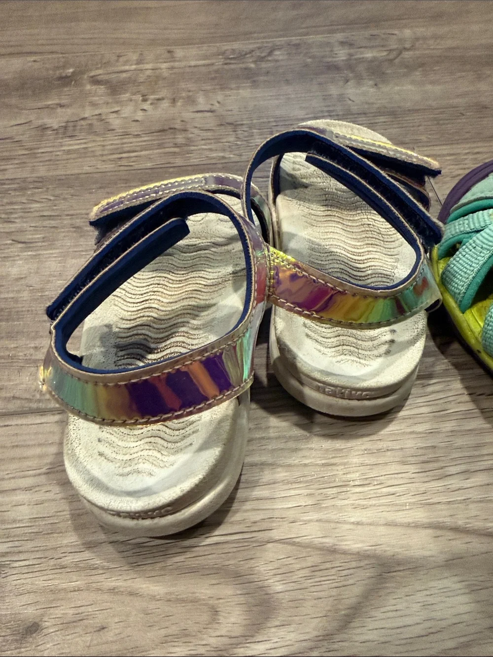 Girls Havana and Keen size 8